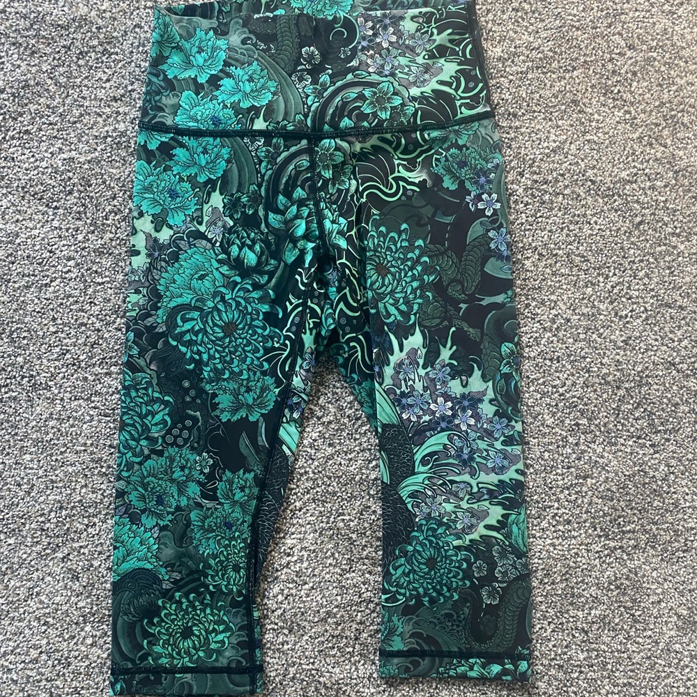 Lululemon green paisley print align crop women Sz 6